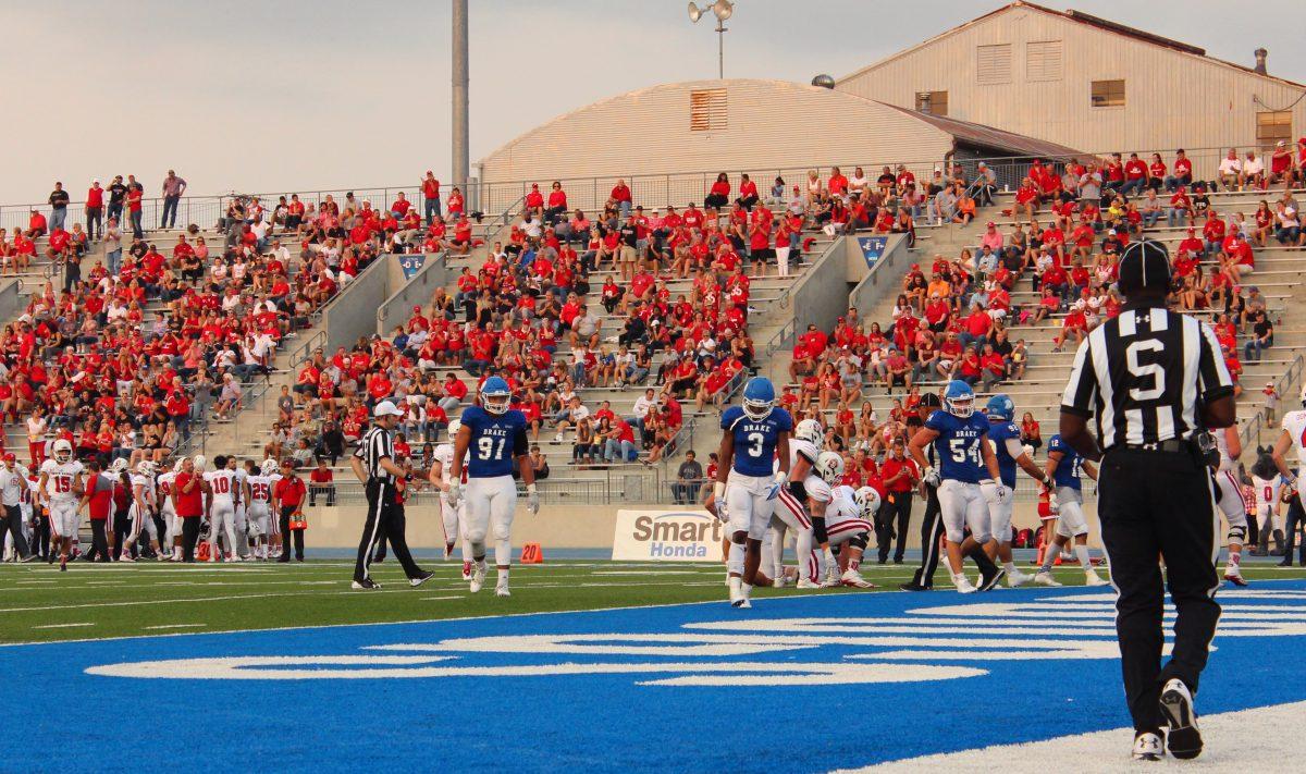 Bulldogs lose big in season opener against South Dakota Coyotes