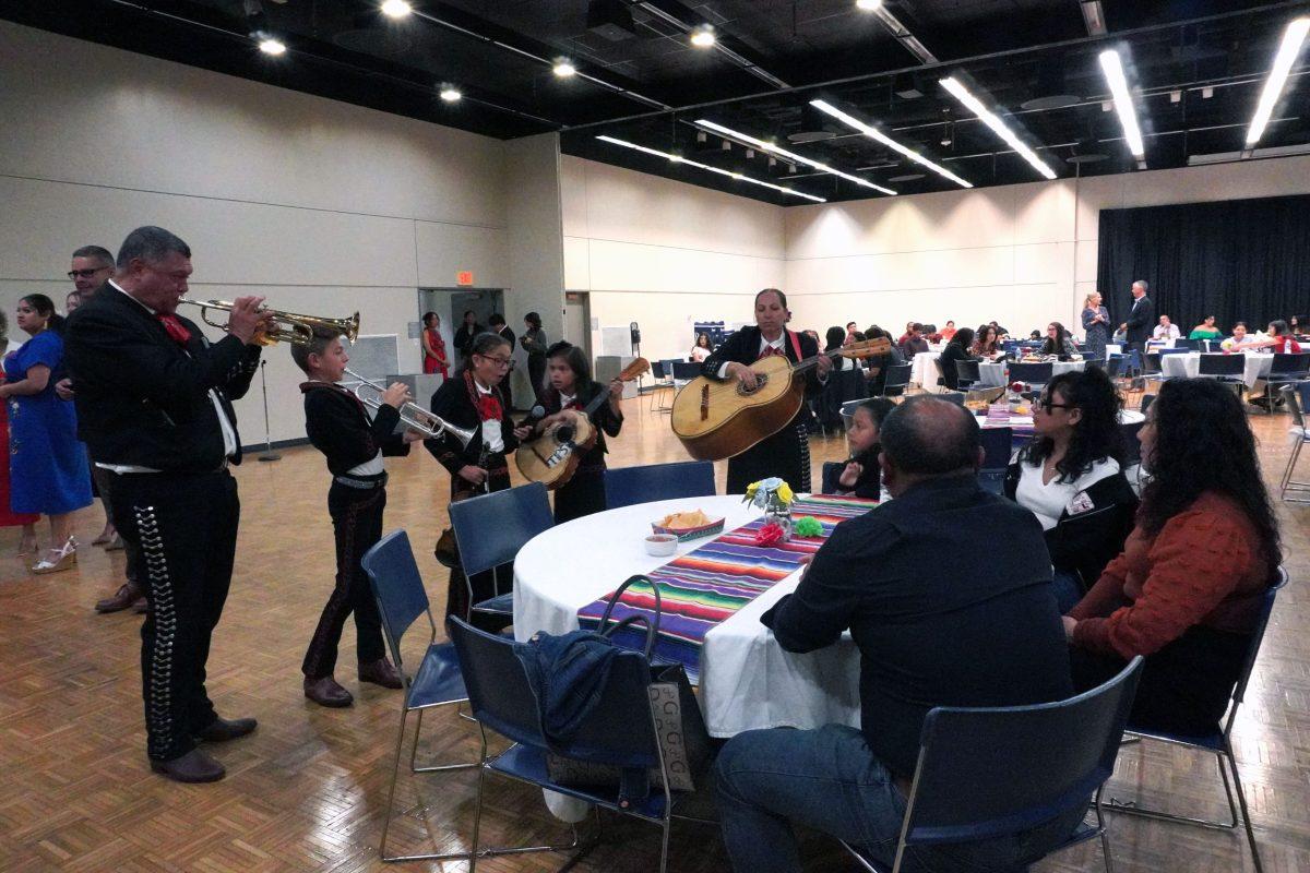 LA FUERZA LATINA hosted a banquet featuring a mariachi band, folklórico dancers and food from Hispanic cultures. PHOTO BY Veronica Meiss | Contributing writer