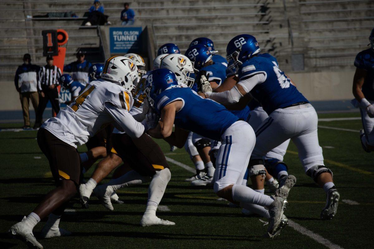 DRAKE’S WIN OVER Valparaiso marked the second of four consecutive wins. In the game, Drake passed for 267 yards, their highest amount since September of 2022. Drake has since surpassed that tally in two games. photo by Sarah Fey | Staff photographer