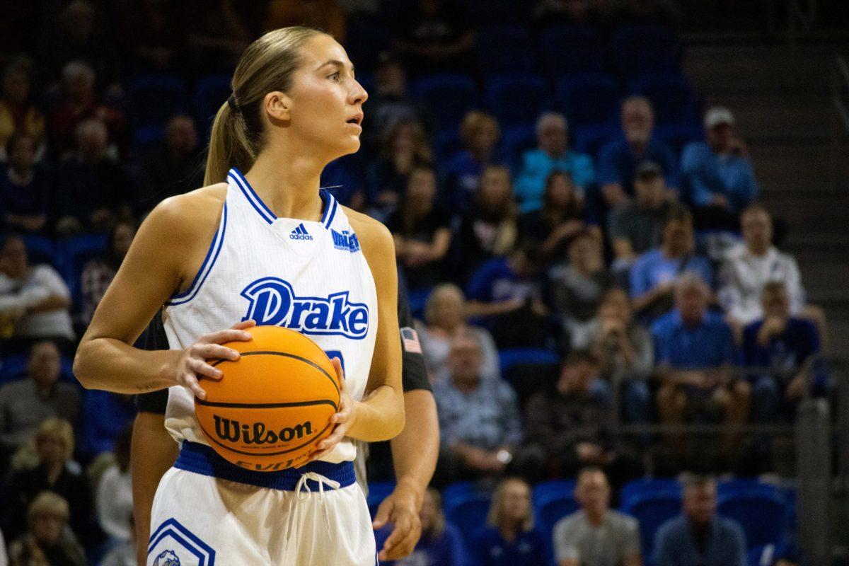 THE DRAKE WOMEN’S BASKETBALL TEAM currently sits with a 16-5 overall record this season. The Bulldogs are also tied with the Belmont Bruins for the best record in the MVC standings with a 9-1 conference record. PHOTO BY Sarah Fey| staff photographer