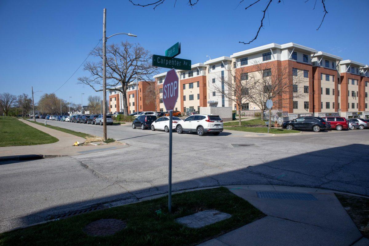 Lack of stoplights pits Drake students and passing cars against each other. Photo by Sarah Fey | Staff Photographer