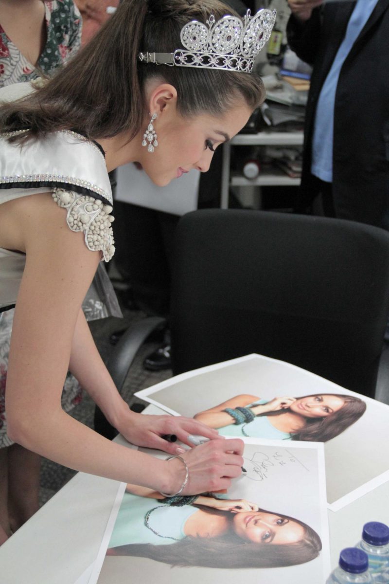 Olivia Culpo signing pictures for fans as she advocates for what is right. Photo courtesy of Wikimedia