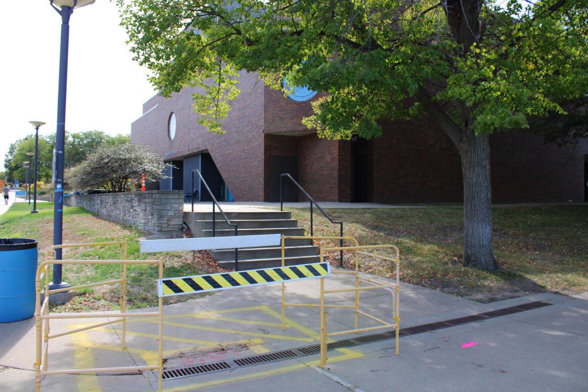 The steam next to Olmsted is not dangerous on its own, but the water in the pipe at the leak point is around 200 degrees. The Drake facilities team put up a fence to prevent students from walking near the leak.