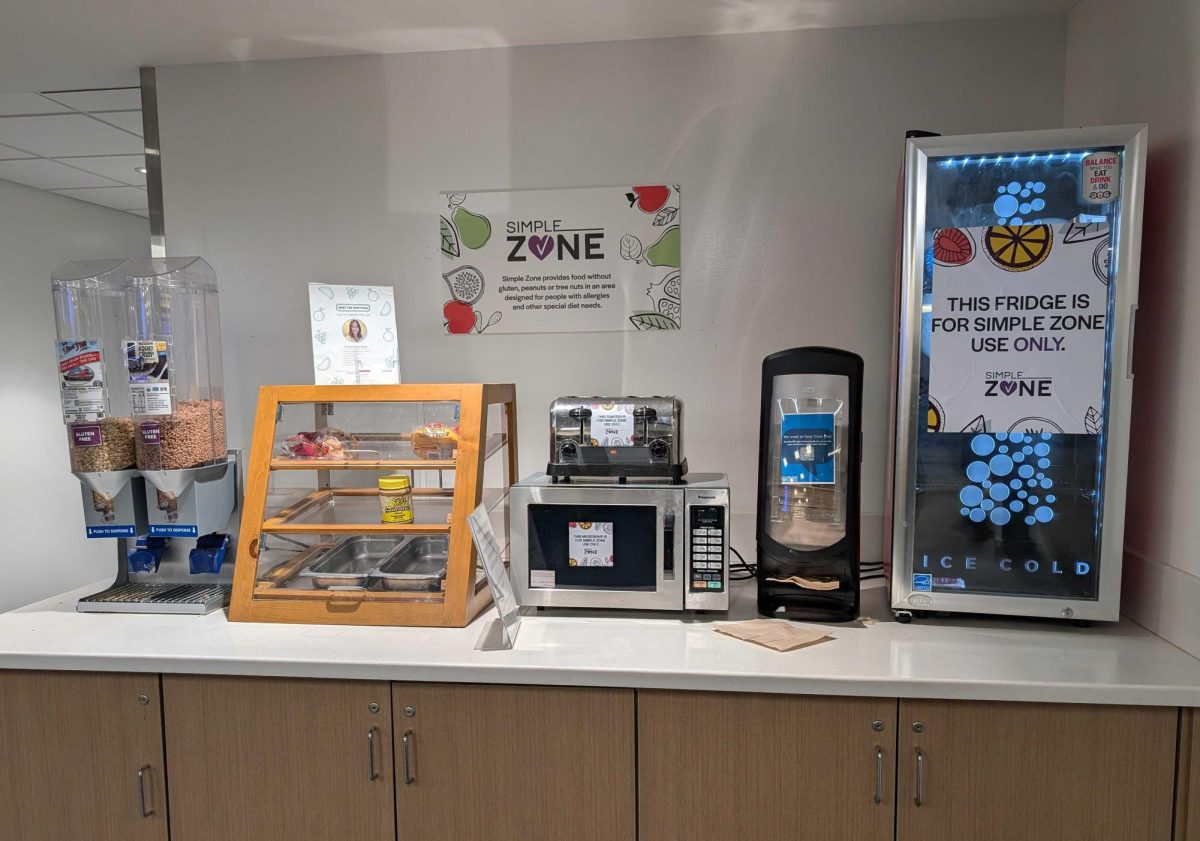 The Simple Zone area is located by the place students drop their dishes. This photo was taken on a Sunday night, showing most of the station to be empty.