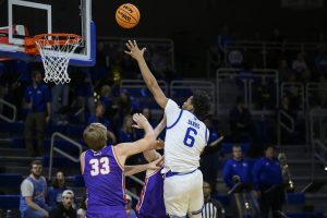 Drake men's and women's basketball went 17-5 over the J-term break and added high-profile wins to their records going into conference play. Both teams also traveled over the break giving the teams time to bond off the court as well.