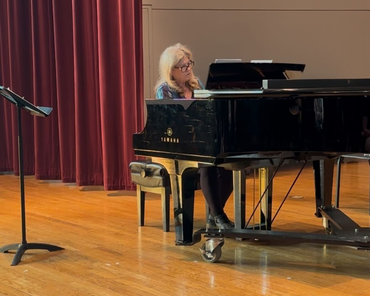 Dr. Jody Graves plays the piano at the beginning of the night's presentation.