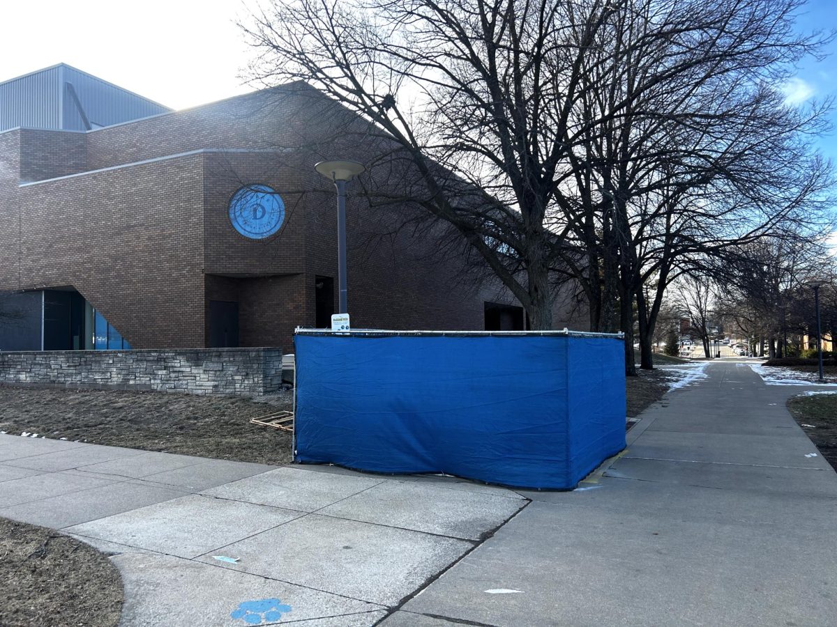  A steam line near Olmsted developed a leak near the beginning of last semester, creating a steaming crack in the sidewalk. Over break, facilities replaced a protective gate with a construction fence and blue wrap.