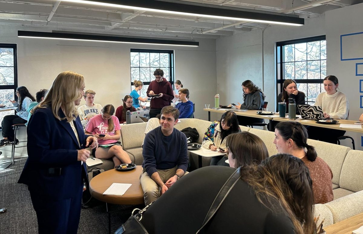 Students learned to write letters to their legislators at a nonpartisan event hosted by Community Engaged Learning and Service.