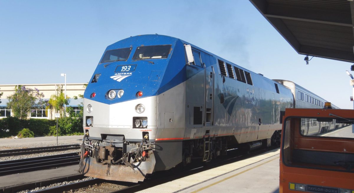 Flights and cars are pricey but are often the only options for out-of-state Drake students to travel homeward. According to this writer, there is a quick and cost effective fix to these travel problems: Amtrak. Photo courtesy of King of Hearts via Wikimedia