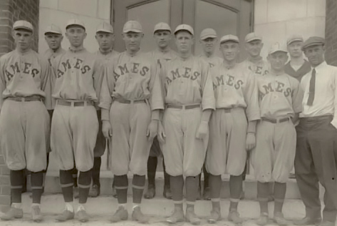 Des Moines baseball has over 100 years of history. The team held many names before landing on ‘Iowa Cubs’ in the 80s. Photo courtesy of Iowa State University Archive via Wikimedia.