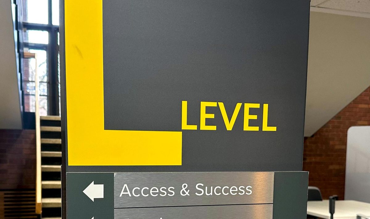 A sign in Cowles Library points students towards the Access and Success office. The person residing in that office will be changing at the end of the year. 